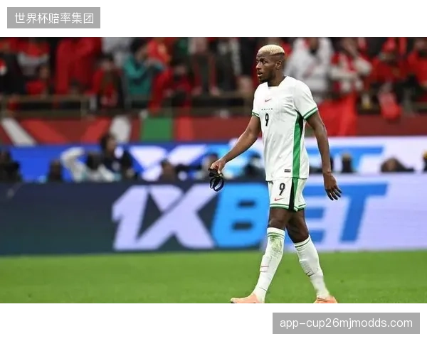 非洲雄鹰锋线核心奥斯梅恩体能面临考验，战术备选方案亟待激活。
